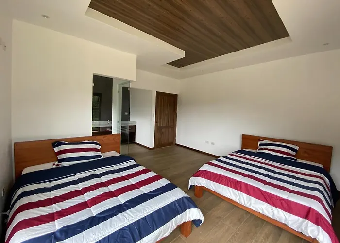 Arte De Plumas Birding Lodge